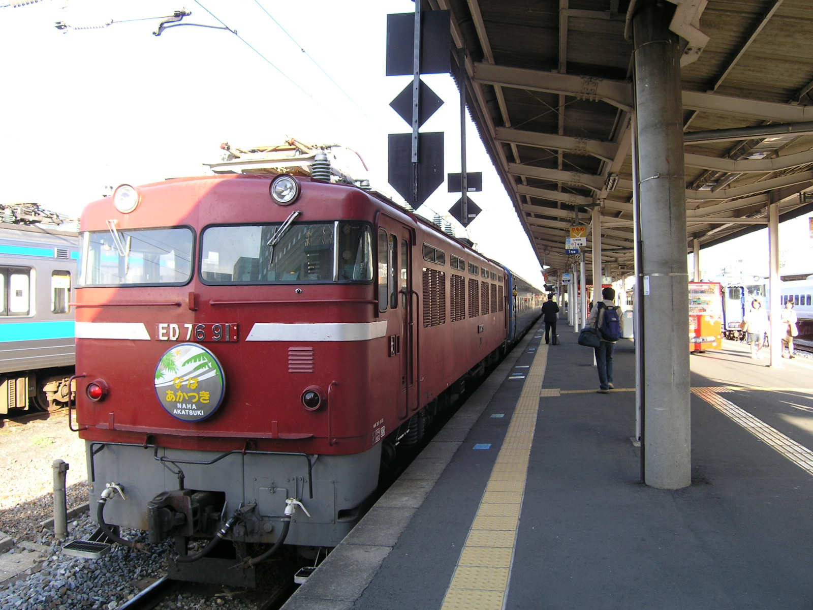 ほどちゃんの島 寝台列車壁紙４１ 寝台特急あかつき号が長崎駅に到着 惜別寝台特急なは号 あかつき号企画