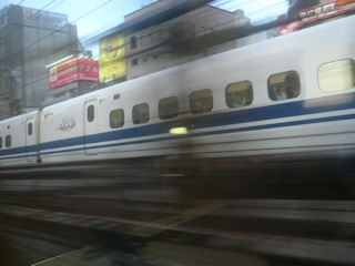 新幹線と併走(JPG-28k)