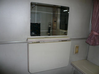 壁側の鏡(JPG-22k)