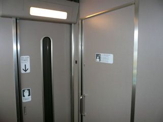 シャワー室のドア(JPG-22k)