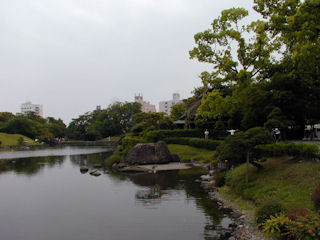 水前寺成趣園の池(JPG-31k)