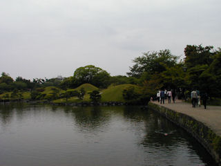 水前寺成趣園の池(JPG-25k)