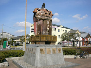 唐津曳山の銅像(JPG-36k)