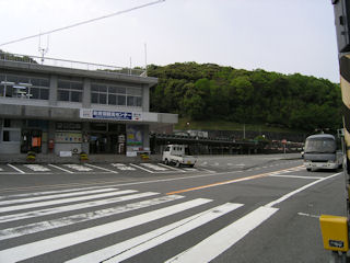 秋芳洞のバスターミナル(JPG-32k)