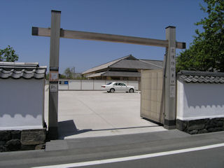 萩博物館の東口(JPG-29k)