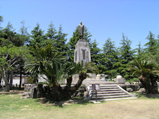 田中義一の銅像(JPG-40k)