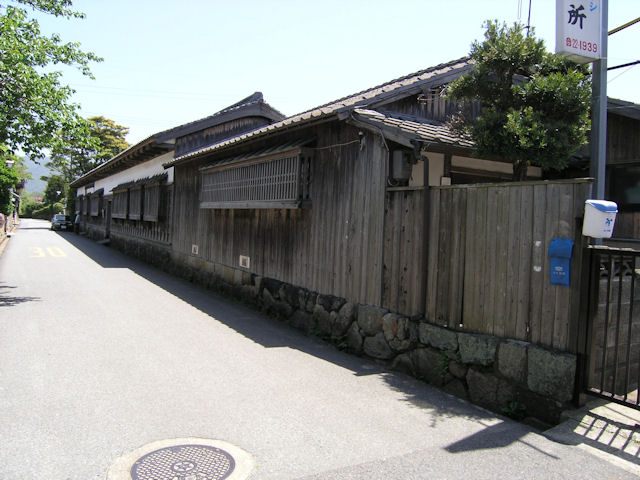 旧繁沢家長屋門(JPG-83k)