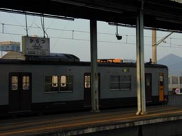 Platform at Karatsu St.(JPG-10k)