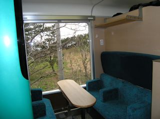 リゾートしらかみのボックス座席(JPG-24k)