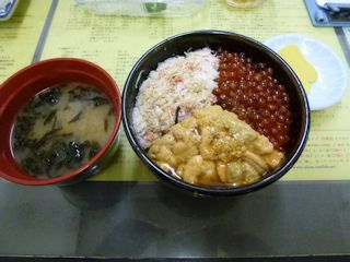 きくよ食堂の３種丼(JPG-30k)