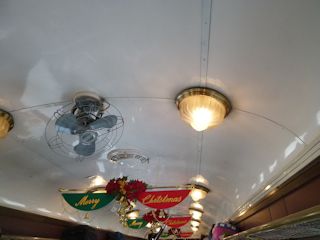天井の装飾(JPG-22k)