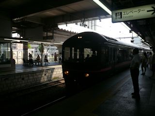 登戸駅に入線(JPG-25k)