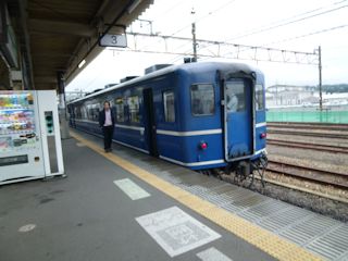 青い客車(JPG-30k)