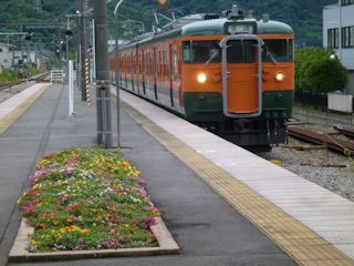 普通列車に乗り換え(JPG-33k)