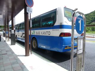 草津温泉行きのバス(JPG-31k)