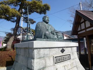 武田信玄の銅像(JPG-34k)
