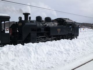 SL冬の湿原号の蒸気機関車(JPG-26k)