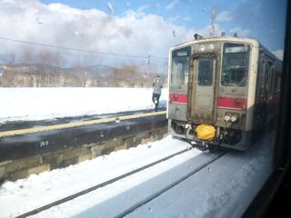 普通列車とすれ違い(JPG-33k)