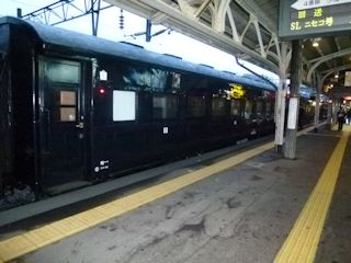 小樽駅停車中のSLニセコ号(JPG-32k)