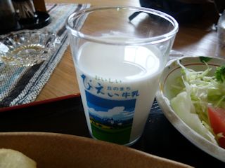 びえい牛乳(JPG-29k)