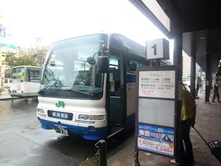 盛岡に到着したバス(JPG-38k)
