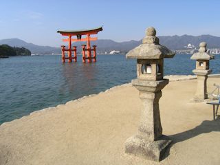 厳島神社の鳥居(JPG-25k)