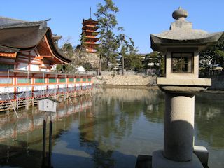 厳島神社(JPG-34k)