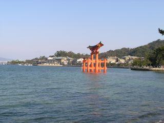 厳島神社の鳥居(JPG-23k)