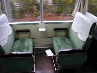 座席(JPG-26k)