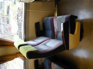 座席(JPG-27k)