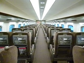 グリーン車の車内(JPG-30k)